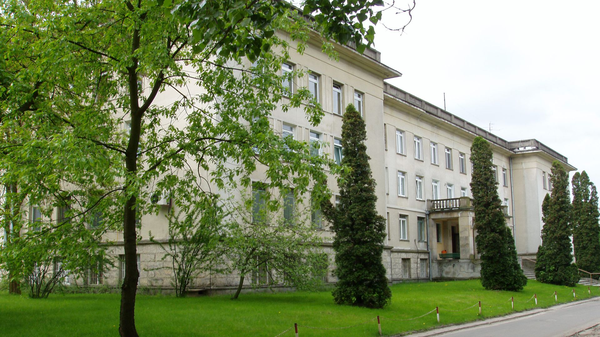 x BUDYNEK GŁÓWNY SZPITAL